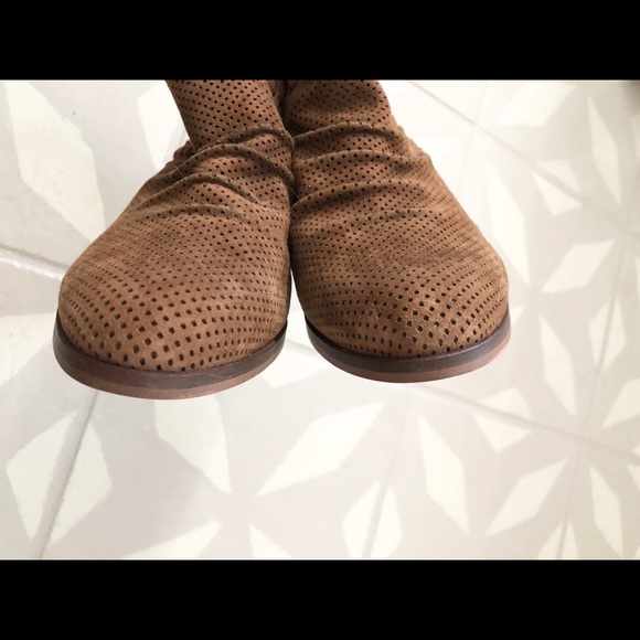 Vince Camuto palmina tan suede cutout ankle bootie - Picture 6 of 7